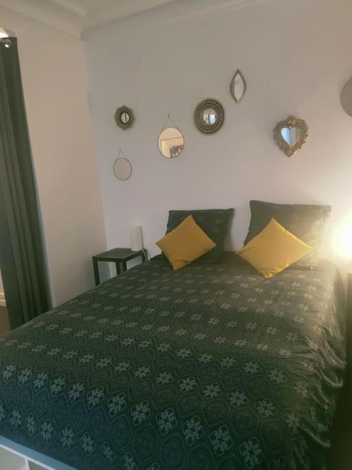 Appartement Les Abbesses Paris Exterior foto