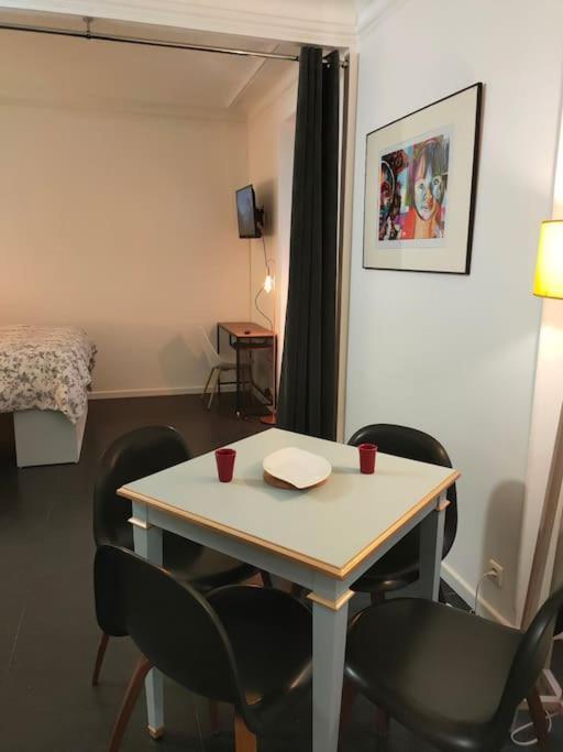 Appartement Les Abbesses Paris Exterior foto